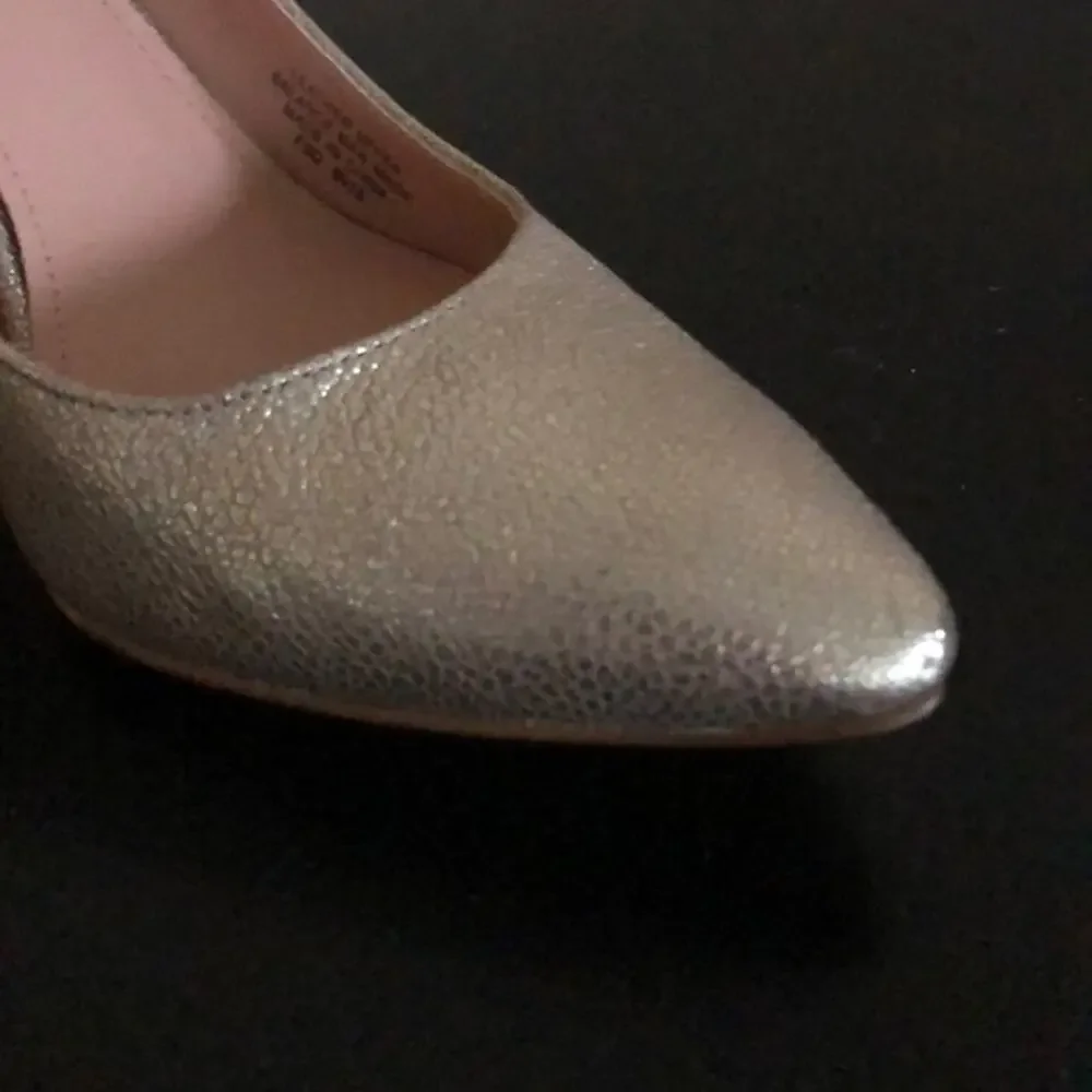 Enzo Angiolini Call Me gold leather grainy pumps heels sz 9M